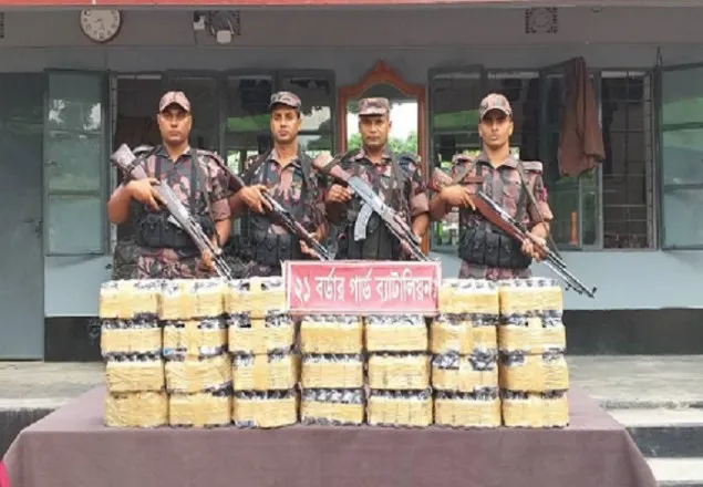 বেনাপোলে সীমান্তে ৮৪০ বোতল ফেন্সিডিল আটক