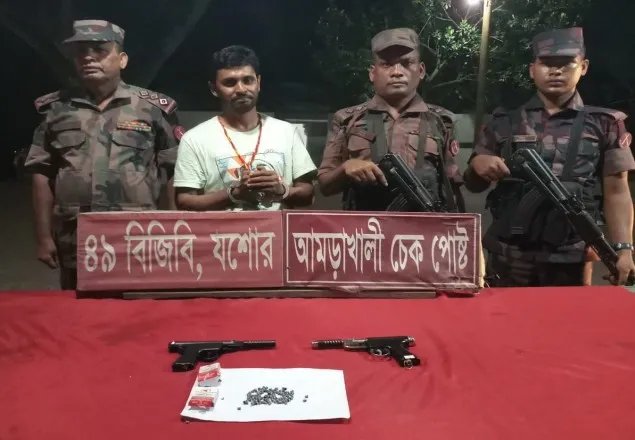 বেনাপোলে পিস্তল ও গুলিসহ যাত্রী আটক