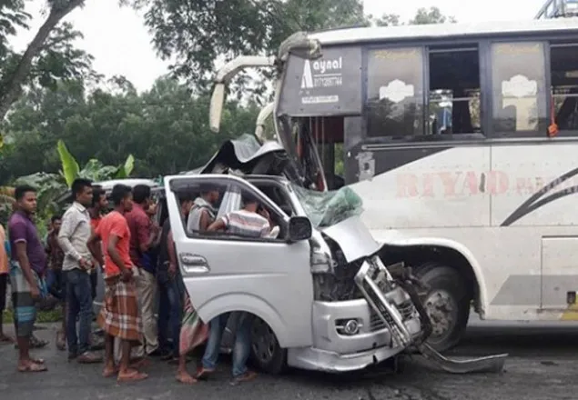 নরসিংদীতে বাস-বরযাত্রীবাহী মাইক্রো সংঘর্ষে নিহত ৭