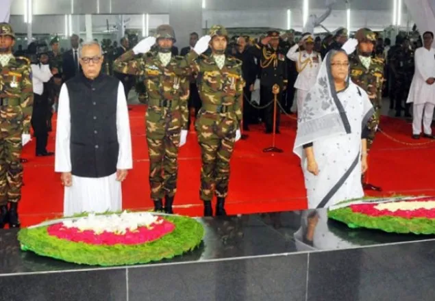 বঙ্গবন্ধুর প্রতিকৃতিতে রাষ্ট্রপতি ও প্রধানমন্ত্রীর শ্রদ্ধা