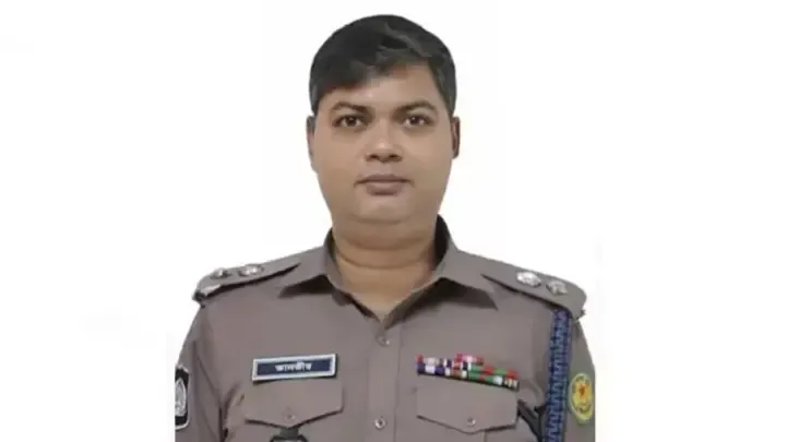 গুলশানে আওয়ামী লীগের মিছিল, ওসির পর সরানো হলো ডিসিকেও