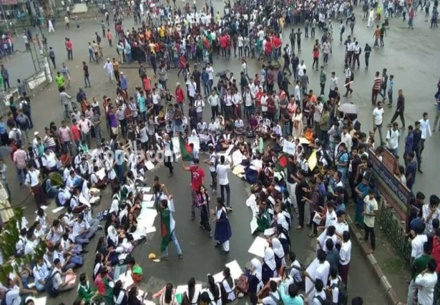 নিরাপদ সড়ক আন্দোলনে ৫১ মামলায় গ্রেফতার ৯৭