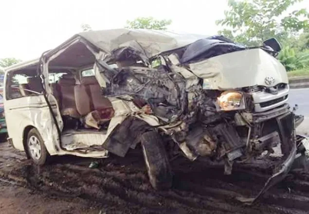ফেনীতে ট্রাক-মাইক্রোবাস সংঘর্ষে শিশুসহ নিহত ৬