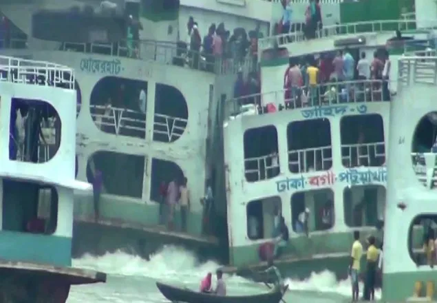 সদরঘাটে দুই লঞ্চের ধাক্কাধাক্কি নিহত ১