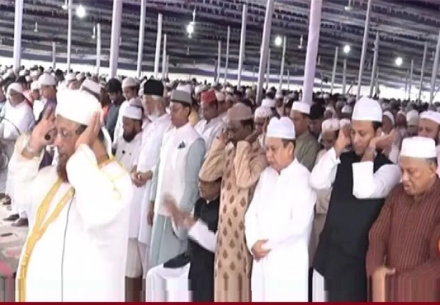 চট্টগ্রামে ঈদুল আজহার জামাত অনুষ্ঠিত 