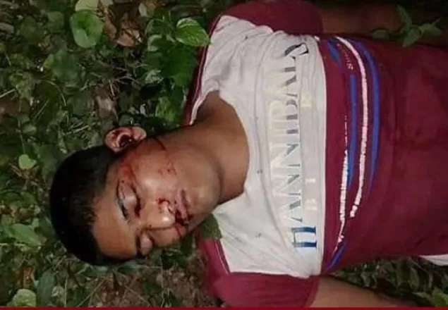ট্রেনের ছাদ থেকে পড়ে অজ্ঞাত যুবক নিহত  