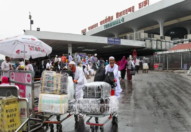 দেড় ঘন্টা বিলম্বে ঢাকায় হাজিদের প্রথম ফিরতি ফ্লাইট