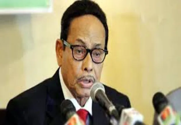 ইভিএম চাপিয়ে দেওয়া উচিত নয়: এরশাদ