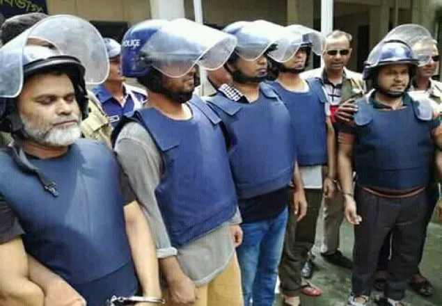 বগুড়ায় দুটি বিদেশী পিস্তলসহ জেএমবির ৫ সদস্য গ্রেফতার