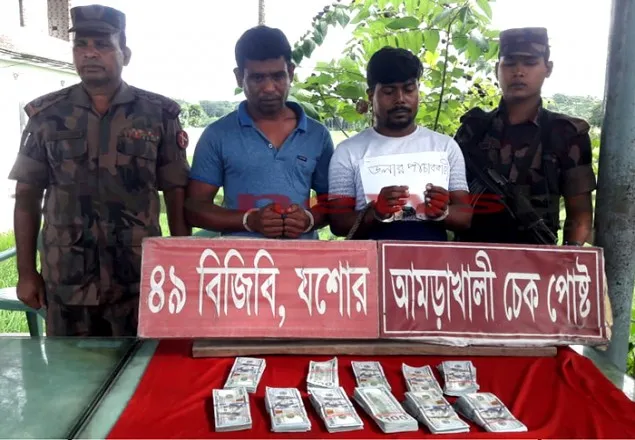 বেনাপোলে ৮৯ হাজার ৮০০  ডলারসহ দুই মূদ্রা পাচারকারীকে আটক