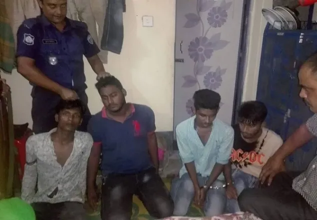 সাভারে নারী শ্রমিককে ধর্ষণ করতে গিয়ে আটক ৪