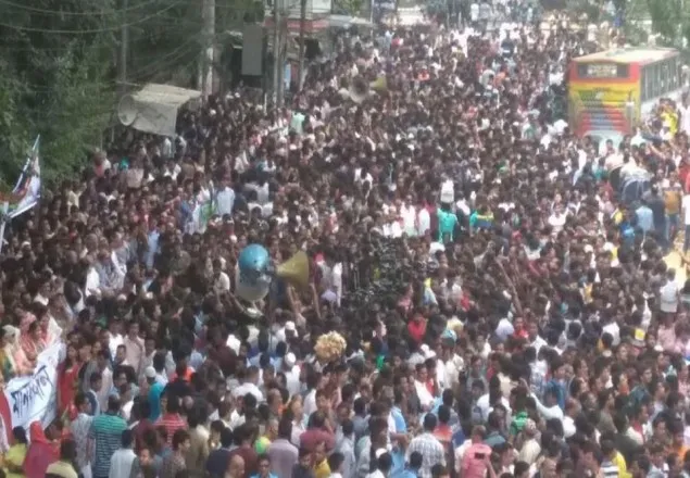 বিএনপির মানববন্ধনে নেতাকর্মীদের ঢল
