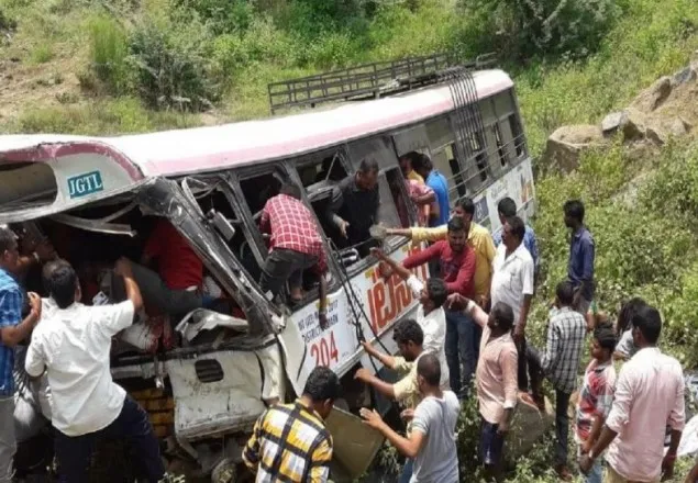 ভারতে বাস দুর্ঘটনায় নিহত বেড়ে ৫৭