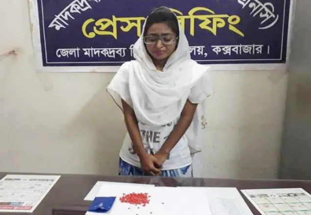 বিমানবন্দর থেকে ইয়াবাসহ তরুণী গ্রেপ্তার