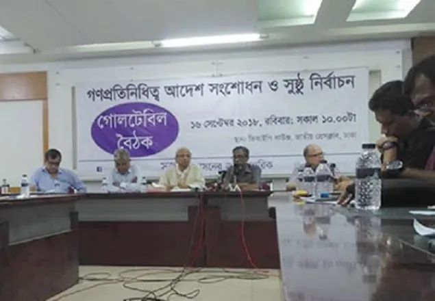 আইনকে অস্ত্রে পরিণত করতে চাচ্ছে সরকার: সুজন