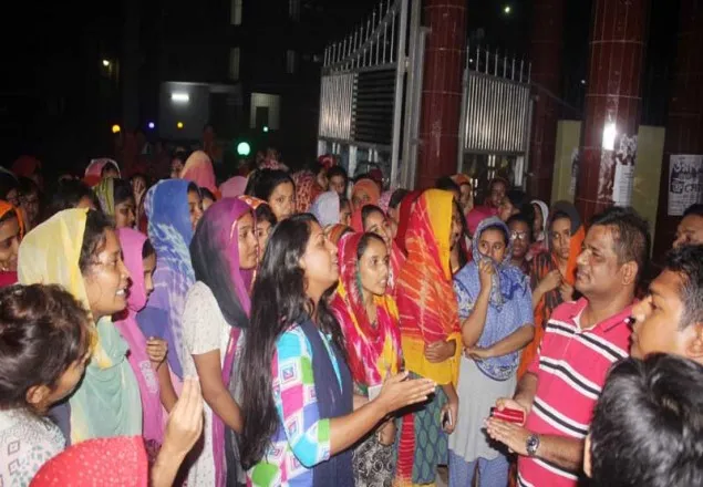 পানির জন্য মধ্যরাতে ইবি ছাত্রীদের বিক্ষোভ