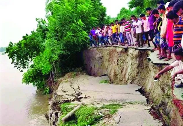 মধুমতির ভাঙনে হুমকির মুখে ঢাকা-পিরোজপুর মহাসড়ক