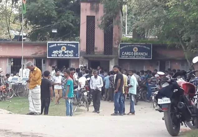 সৃষ্ট জটিলতায় বেনাপোল-পেট্রাপোল বন্দরে আমদানি-রপ্তানি বন্ধ