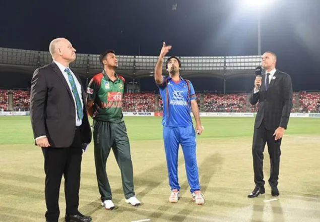 টস হেরে বোলিংয়ে বাংলাদেশ