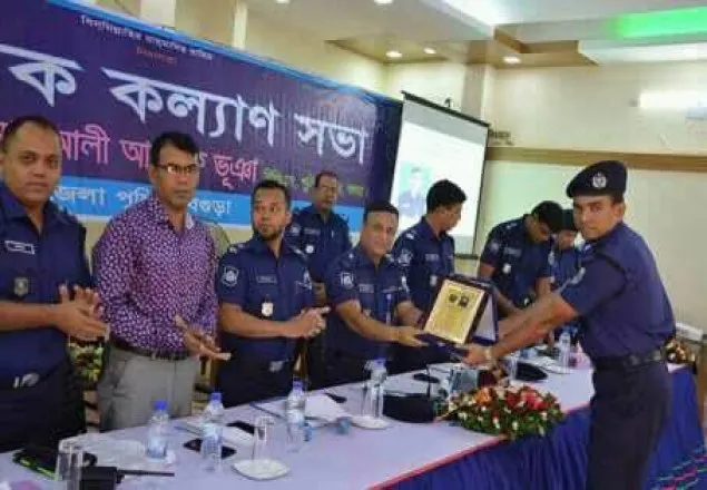 বগুড়ায় পুলিশের ১৮ সদস্য পুরস্কৃত