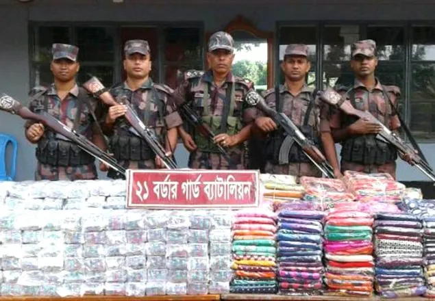 বেনাপোলে ভারতীয় শাড়ি ও সেনেগ্রা ট্যাবলেট জব্দ