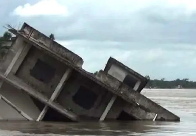 শরীয়তপুরে ভাঙনের তীব্রতা কমলেও কমেনি আতঙ্ক