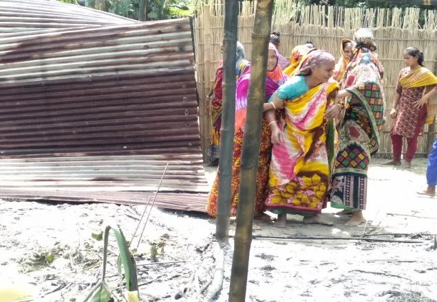 লালমনিরহাটে বিধবার ঘরে আগুন দিল দুর্বৃত্তরা