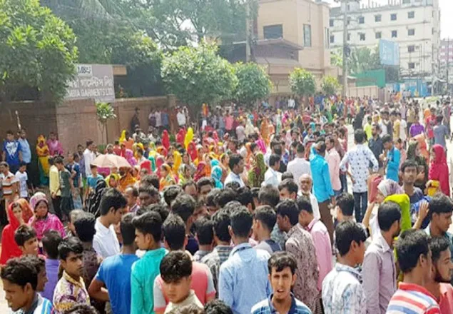 ঢাকা-ময়মনসিংহ মহাসড়কে শ্রমিকদের বিক্ষোভ, তীব্র যানজট