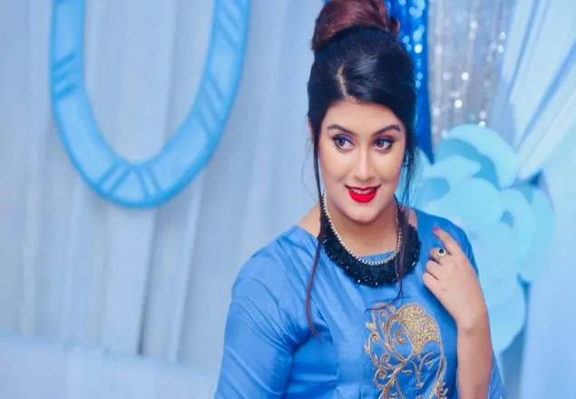 চলচ্চিত্রে নিয়মিত হচ্ছেন অমৃতা খান