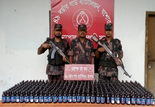 বেনাপোল সীমান্তে ৬০০ বোতল ফেন্সিডিল জব্দ