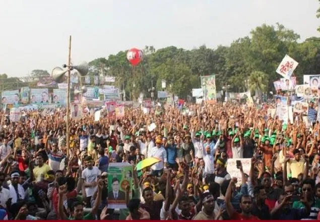 স্লোগানে মুখরিত সোহরাওয়ার্দী উদ্যান 