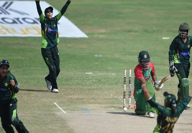 ৩০ রানে অলআউট বাংলাদেশের মেয়েরা