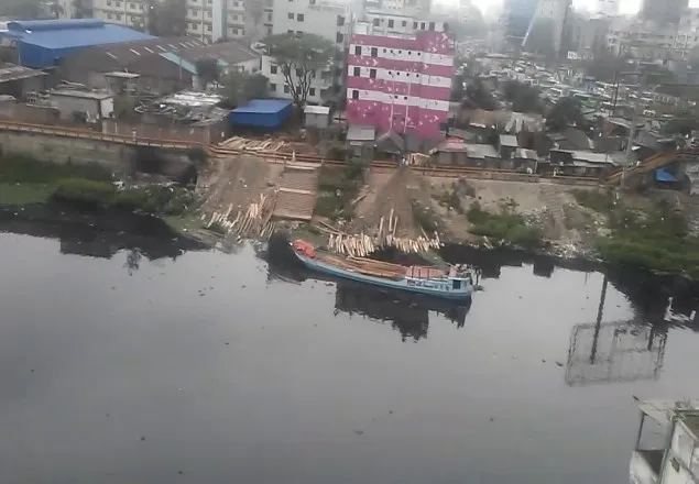 তুরাগ নদীতে ট্রলার ডুবি, নিখোঁজ ১২