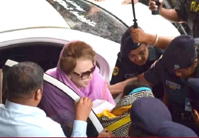 খালেদা জিয়ার সঙ্গে সাক্ষাৎ পেতে হাসপাতালে মওদুদসহ ৪ আইনজীবী 