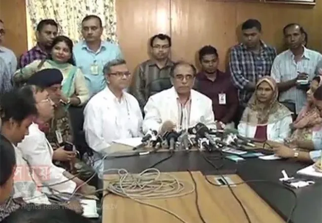 ‘খালেদা জিয়ার বাম হাত বাঁকা হয়ে গেছে, ঘাড়ে-কোমরে ব্যথা’