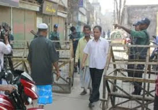 পুরান ঢাকায় নিরাপত্তার চাদর