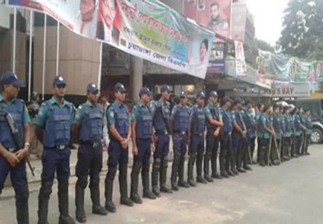বিএনপির কার্যালয় ঘিরে পুলিশের কড়া অবস্থান