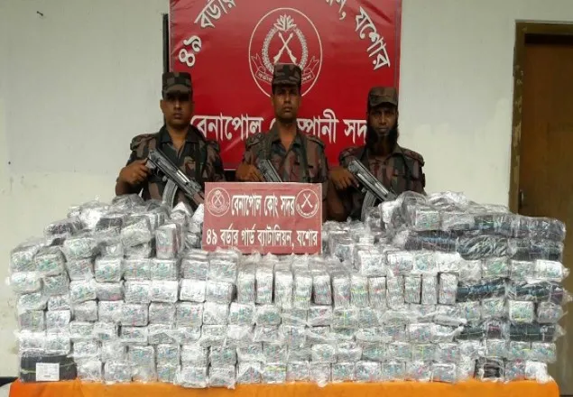 বেনাপোলে বিপুল পরিমাণ ভারতীয় সেনেগ্রা ট্যাবলেট আটক