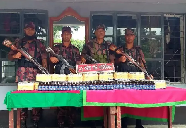 বেনাপোলে ৮'শ বোতল ফেনিসিডিল আটক
