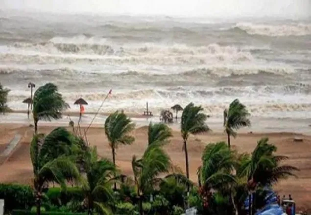 বৃষ্টি অব্যাহত থাকবে, সাগরে ৩ নম্বর সতর্কতা
