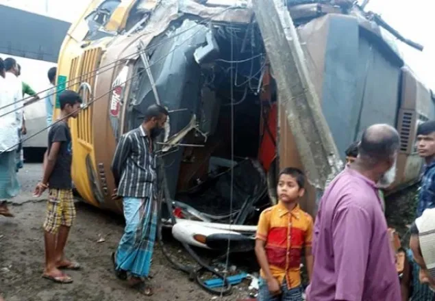 বগুড়ায় দুই বাসের মুখোমুখি সংঘর্ষে নিহত ১