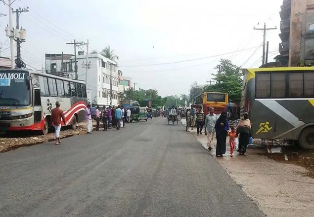 চট্টগ্রাম-কক্সবাজার আরাকান মহাসড়কে অঘোষিত ধর্মঘট