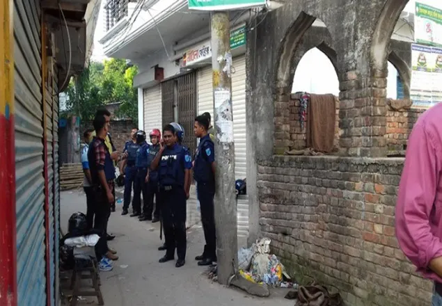 জঙ্গি আস্তানায় অভিযান শুরু, বাসিন্দারা নিরাপদে