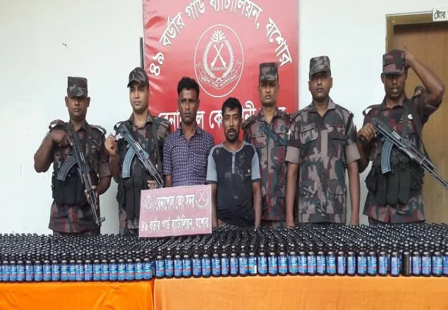 বেনাপোলে ১০৫০ বোতল ফেন্সিডিলসহ আটক ২