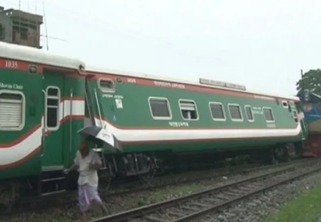 ময়মনসিংহে ট্রেন লাইনচ্যুত 