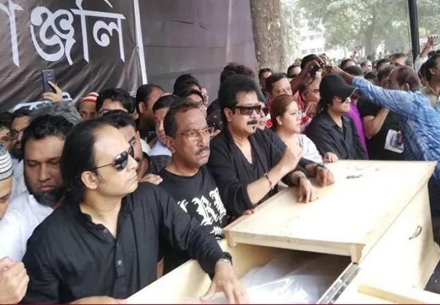 আইয়ুব বাচ্চুর মরদেহ কেন্দ্রীয় শহীদ মিনারে 