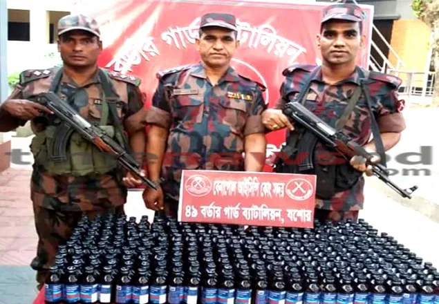 বেনাপোল থেকে ৬৫০ বোতল ফেন্সিডিল আটক