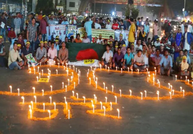 চাকরির বয়স ৩৫ করার দাবিতে মোমবাতি প্রজ্বলন