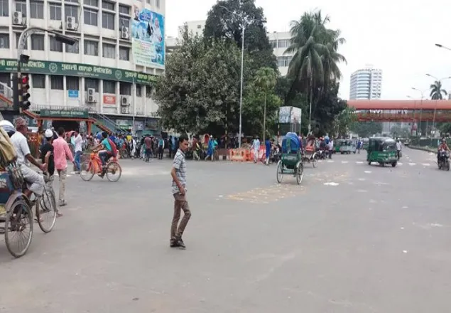 পুলিশের হামলায় শাহবাগের অবরোধ ছত্রভঙ্গ, আটক ৪