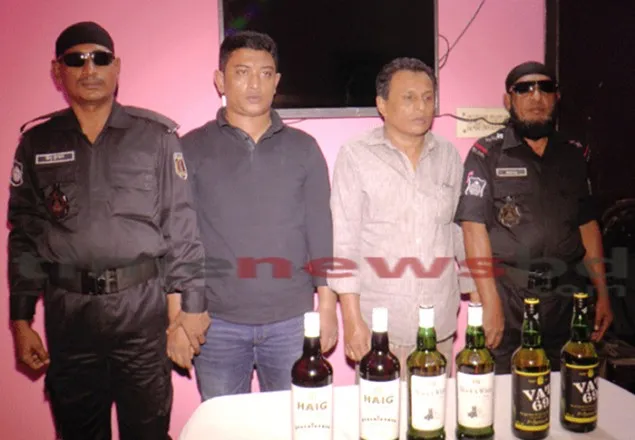 ভোলায় বিদেশি মদসহ চাচা-ভাতিজা গ্রেফতার 